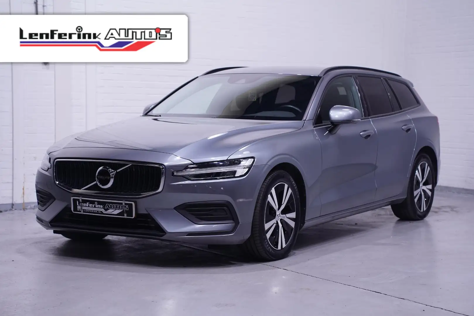 Volvo V60 2.0 D B4 Momentum Stuur- en stoelverwarming Camera Gris - 1