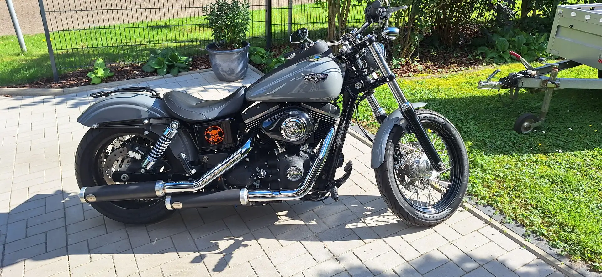Harley-Davidson Dyna Street Bob Gri - 2