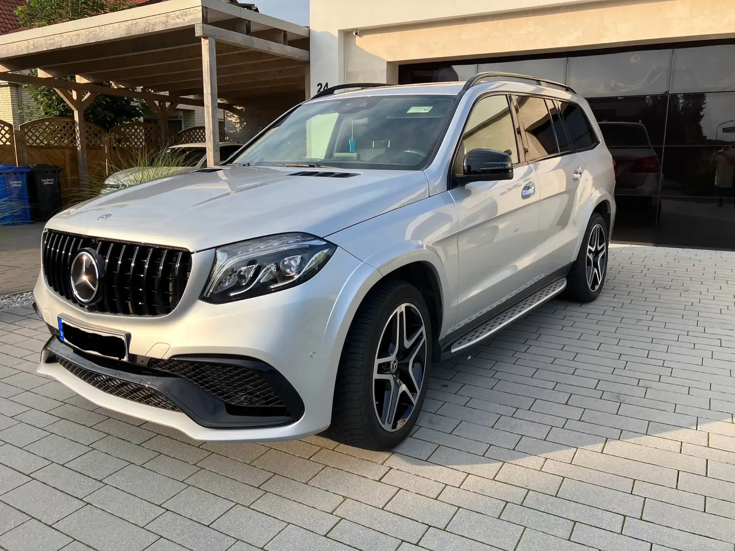 Mercedes-Benz GLS 400 4Matic 9G-TRONIC AMG Line Silver - 1