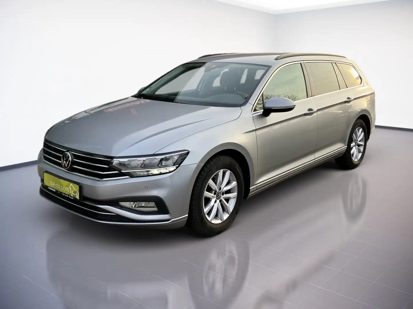 Volkswagen Passat Variant BUSINESS 2.0TDI 150PS DSG ACC.5J-G.AHK.NAVI.2xPDC. Plateado - 2