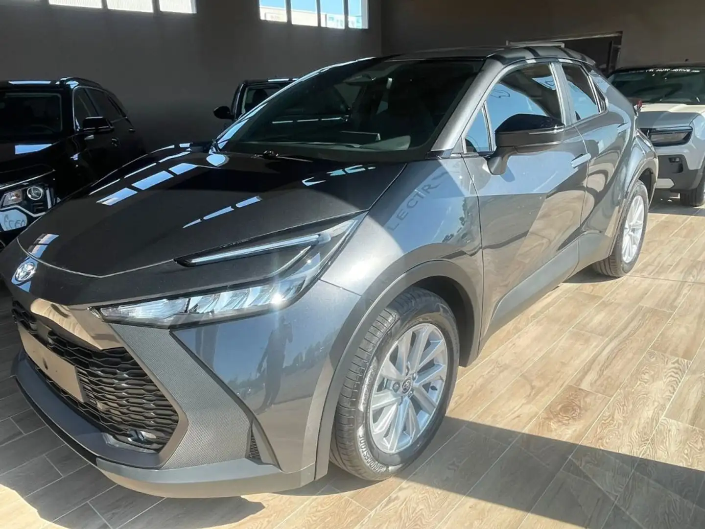 Toyota C-HR 1.8 HEV Active Grau - 1