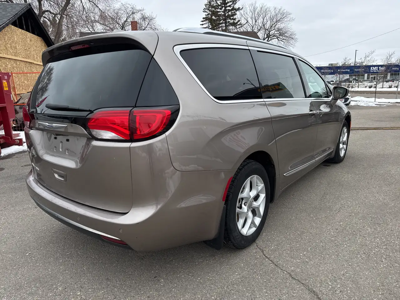 Chrysler Pacifica photo Chrysler Pacifica