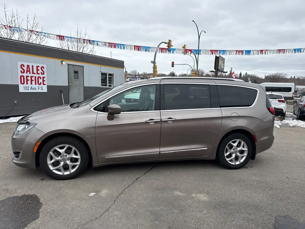 Chrysler Pacifica photo Chrysler Pacifica