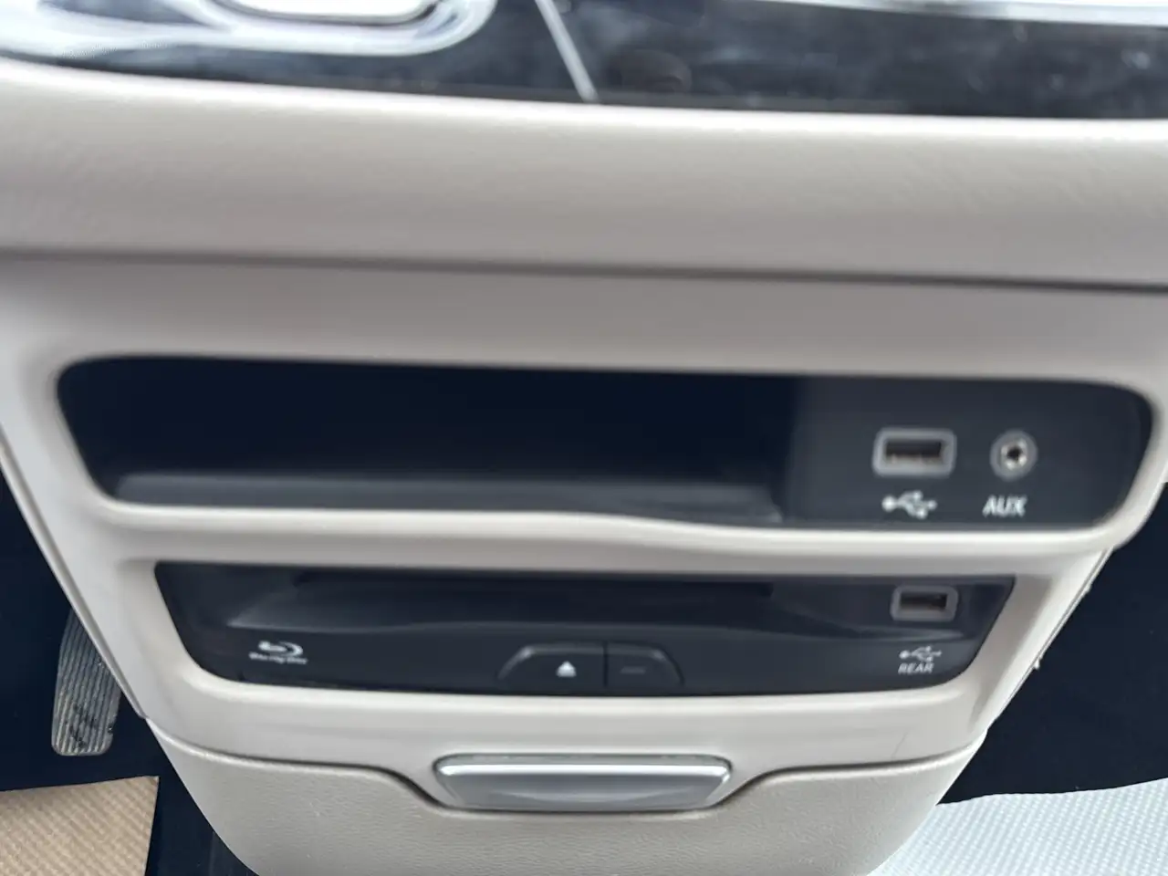 Chrysler Pacifica photo Chrysler Pacifica