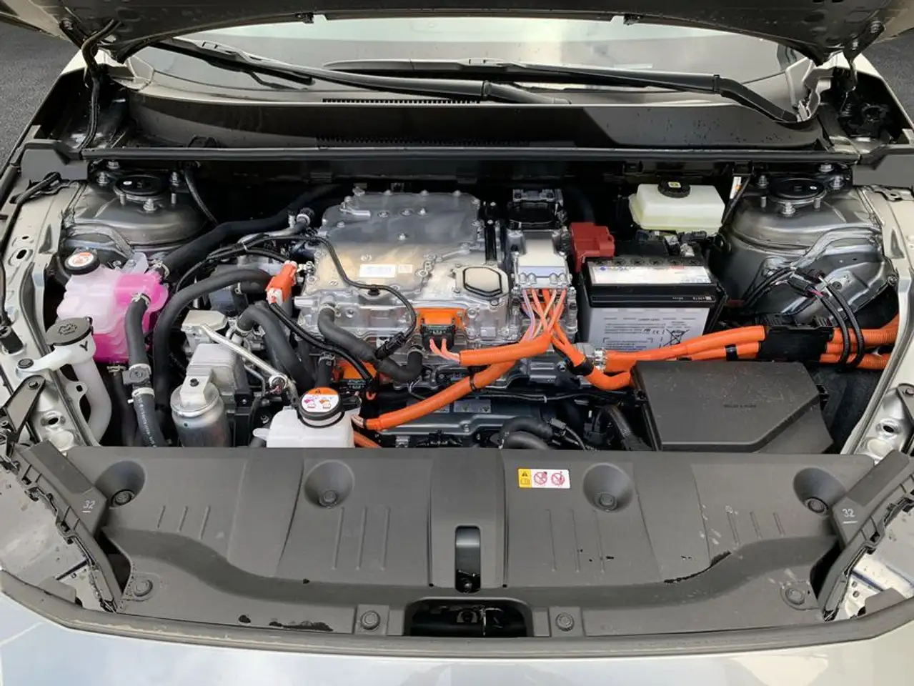 Toyota bZ4X AWD Lounge 252 kW, 5-türig (Strom) 8