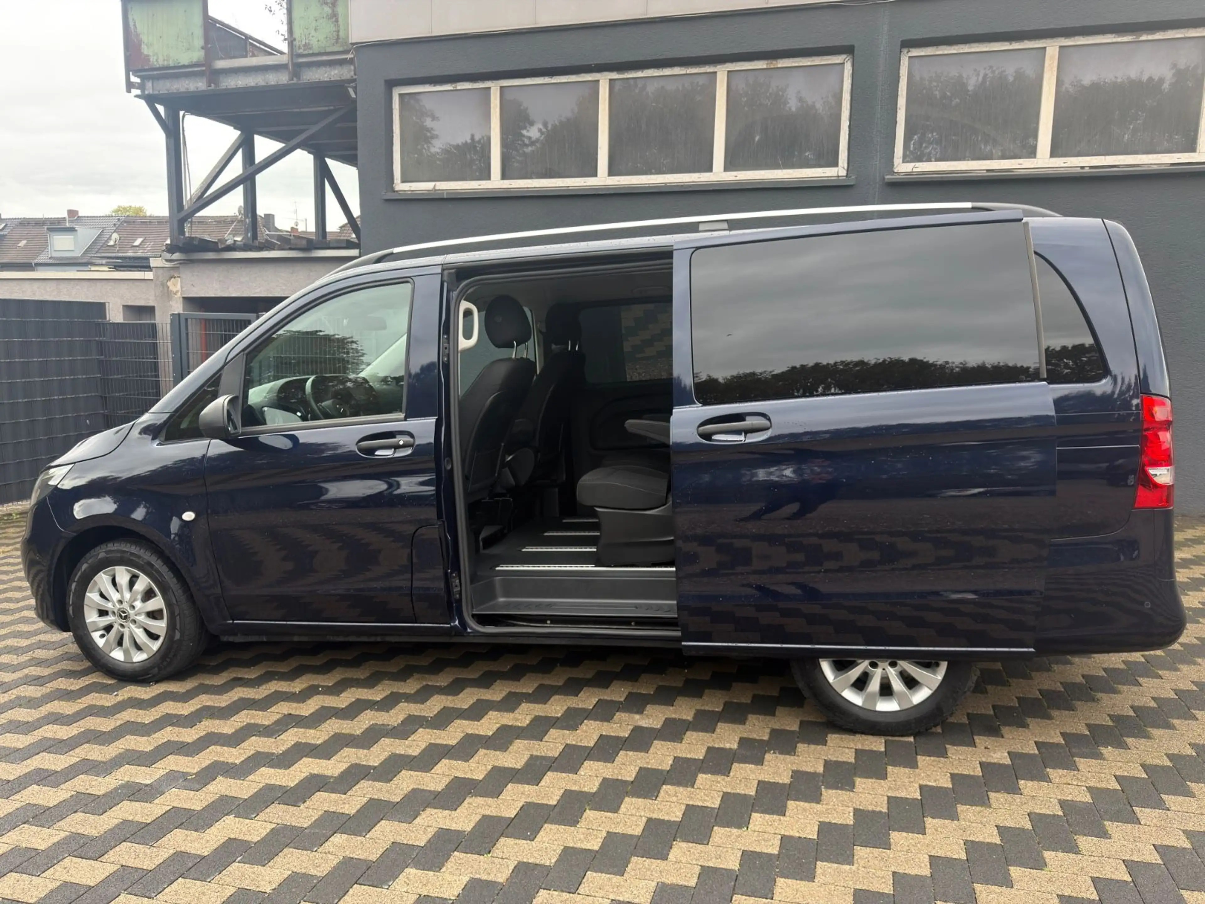Mercedes-Benz Vito Tourer 116 CDI RWD lang Edition — photo 11