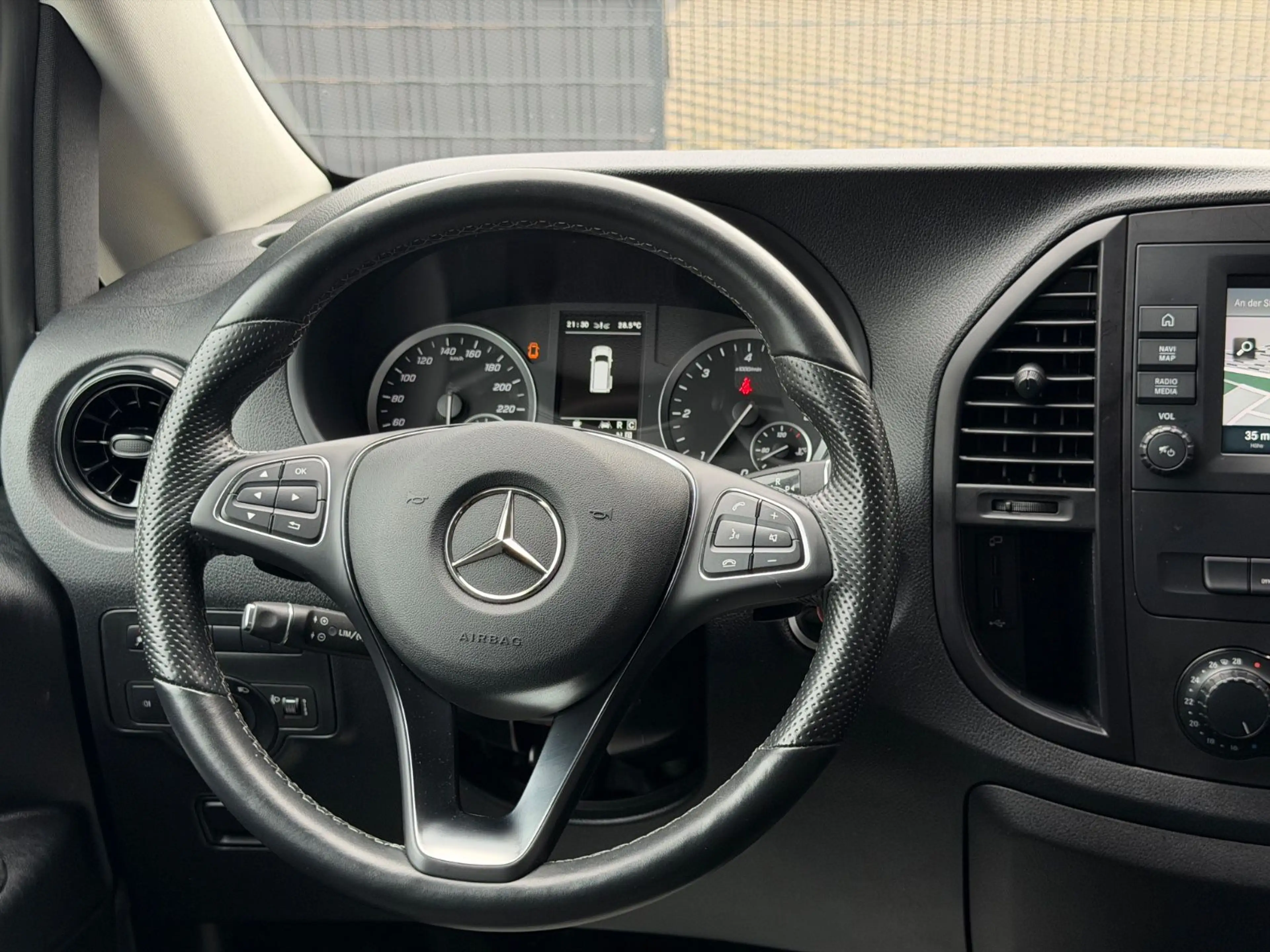 Mercedes-Benz Vito Tourer 116 CDI RWD lang Edition — photo 17