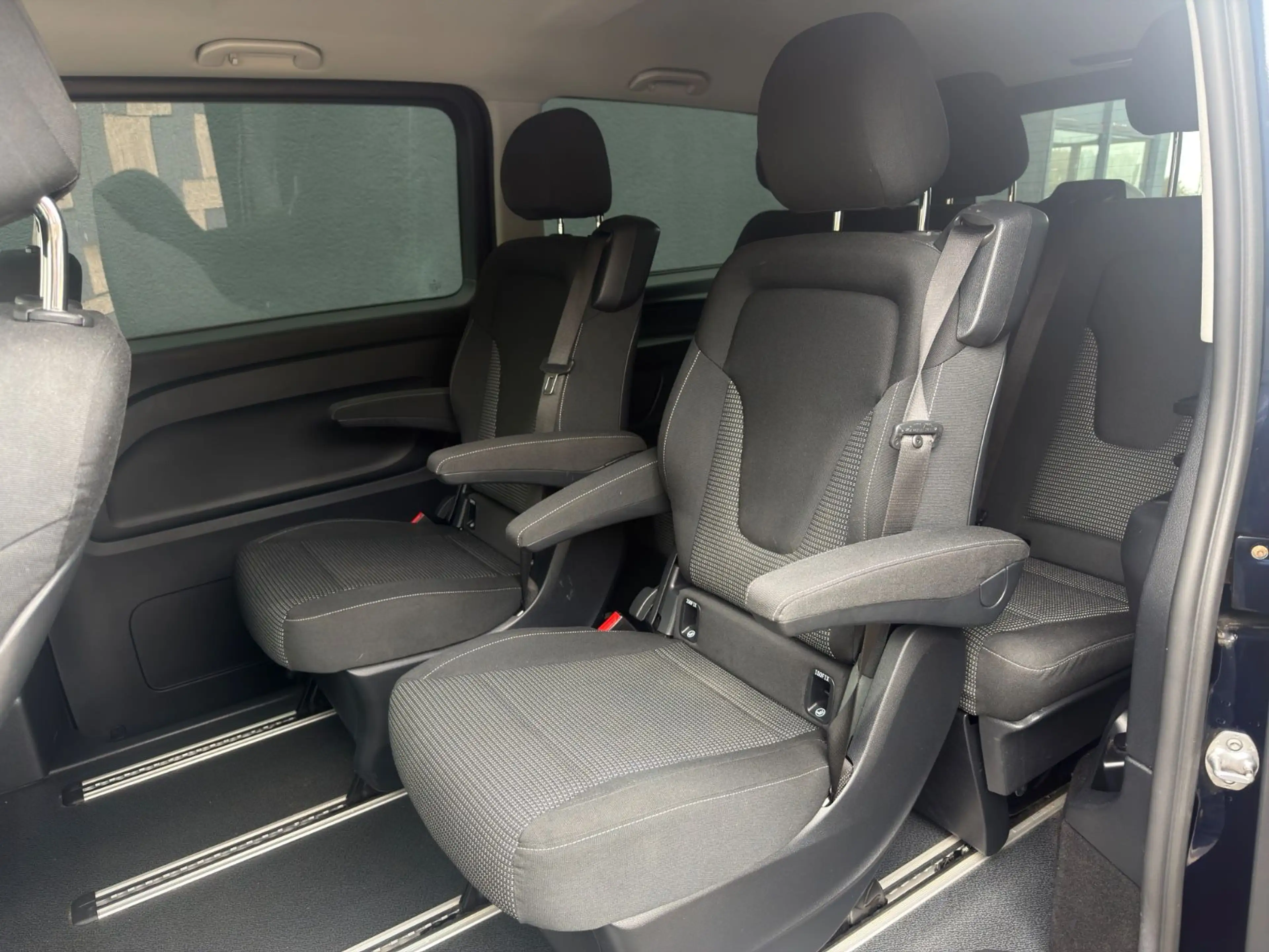 Mercedes-Benz Vito Tourer 116 CDI RWD lang Edition — photo 9