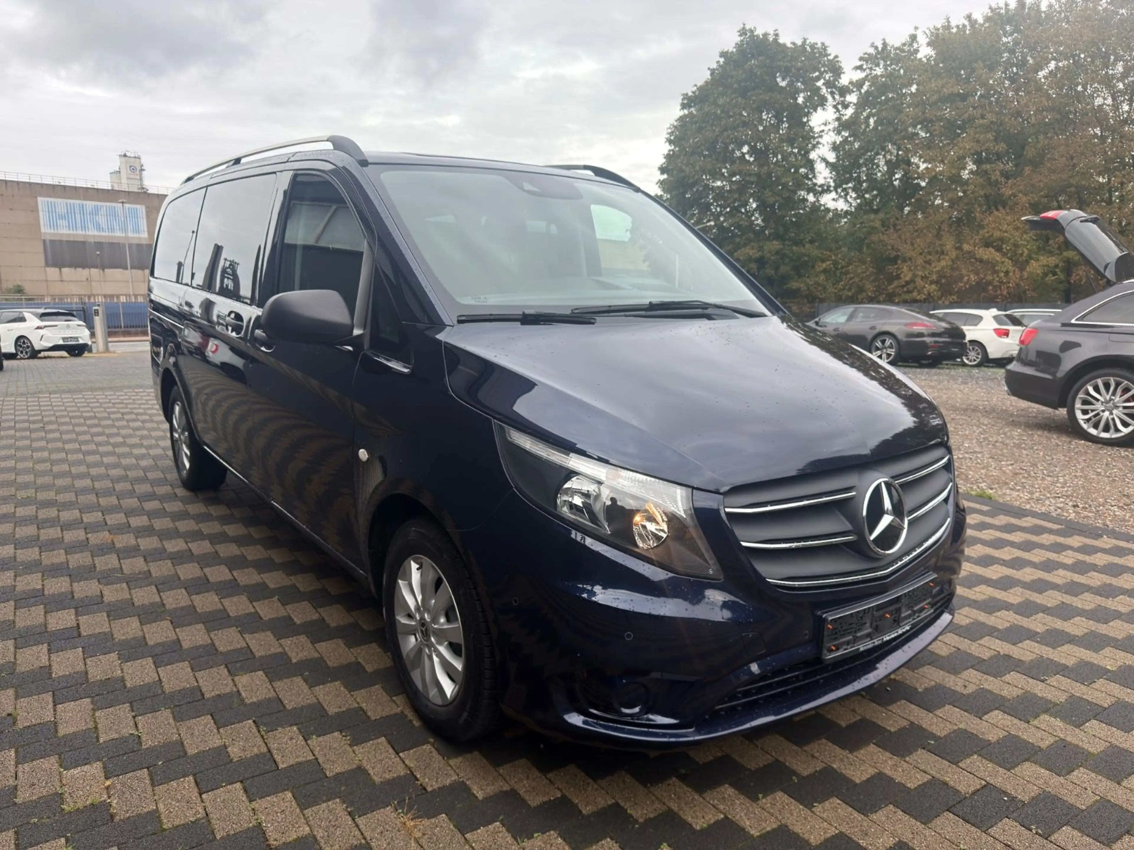 Mercedes-Benz Vito Tourer 116 CDI RWD lang Edition — photo 3
