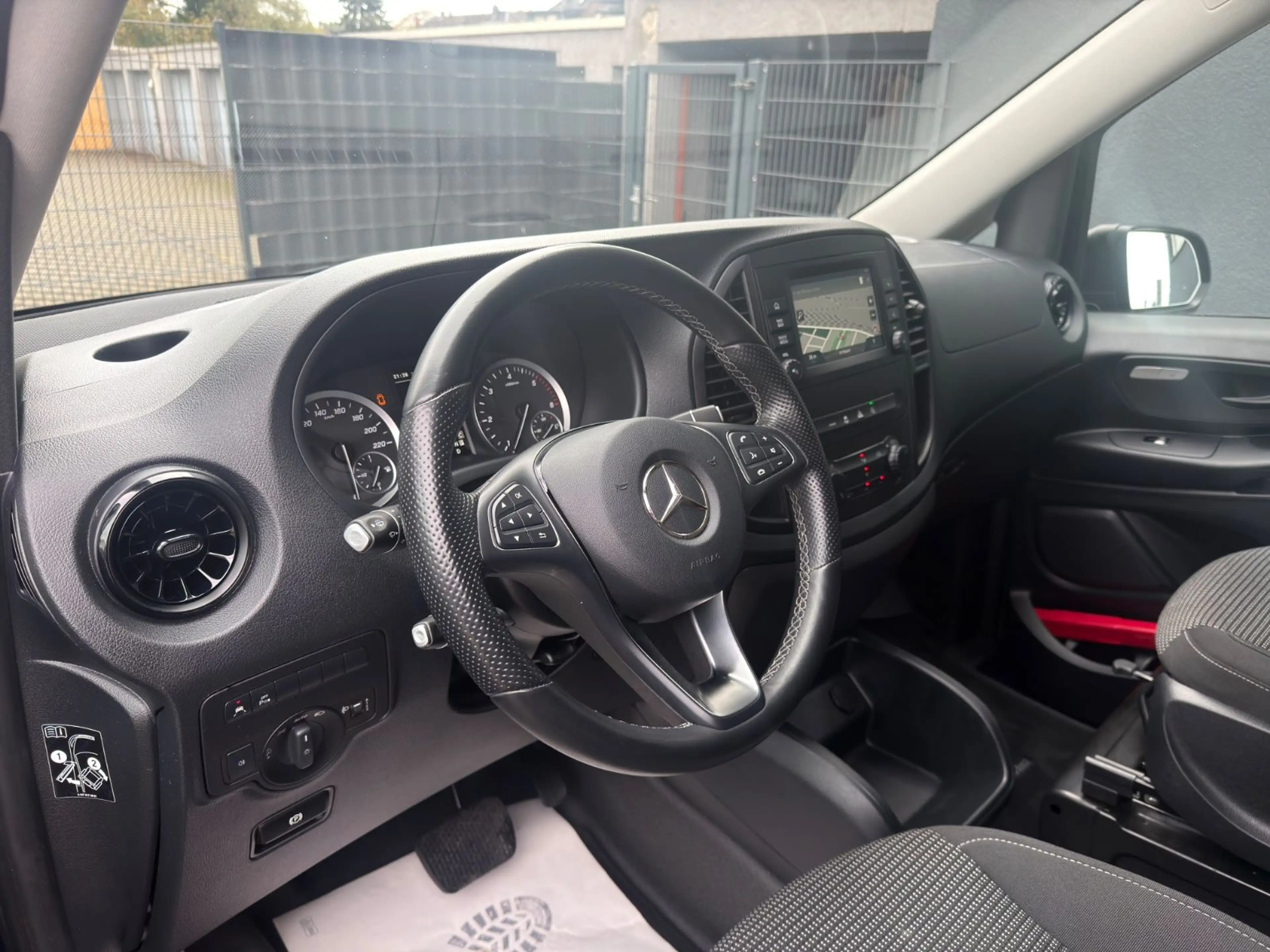 Mercedes-Benz Vito Tourer 116 CDI RWD lang Edition — photo 7
