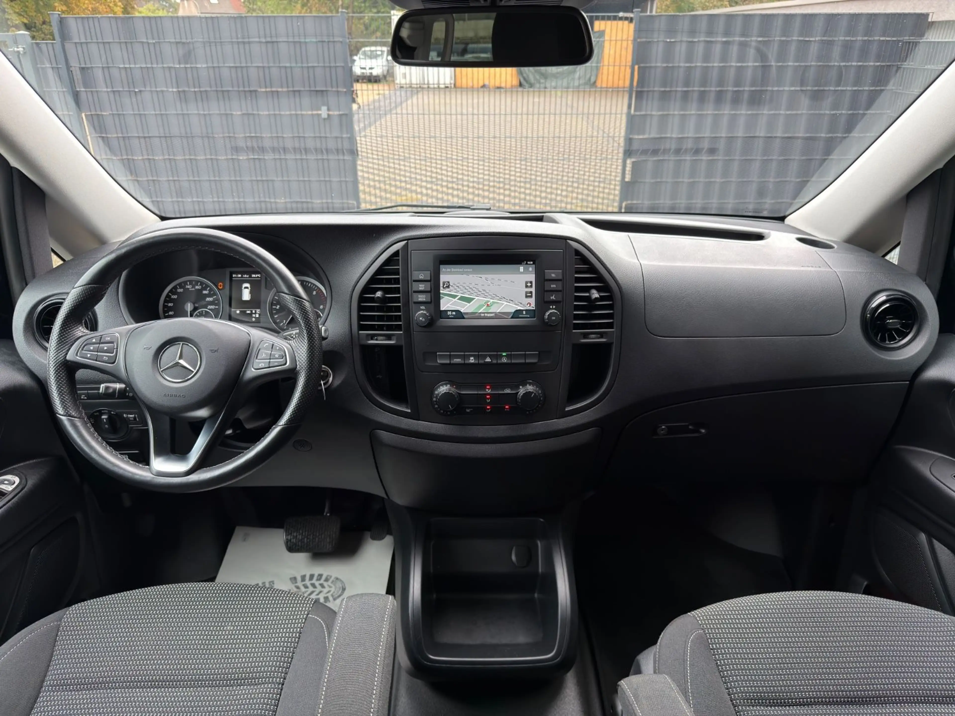 Mercedes-Benz Vito Tourer 116 CDI RWD lang Edition — photo 16