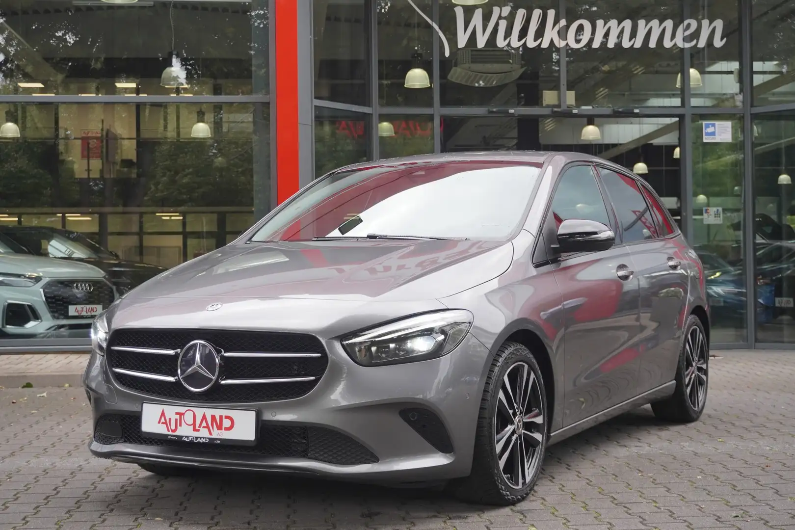Mercedes-Benz B 150 B200 d Progressive LED Kamera Navi SHZ Grau - 2
