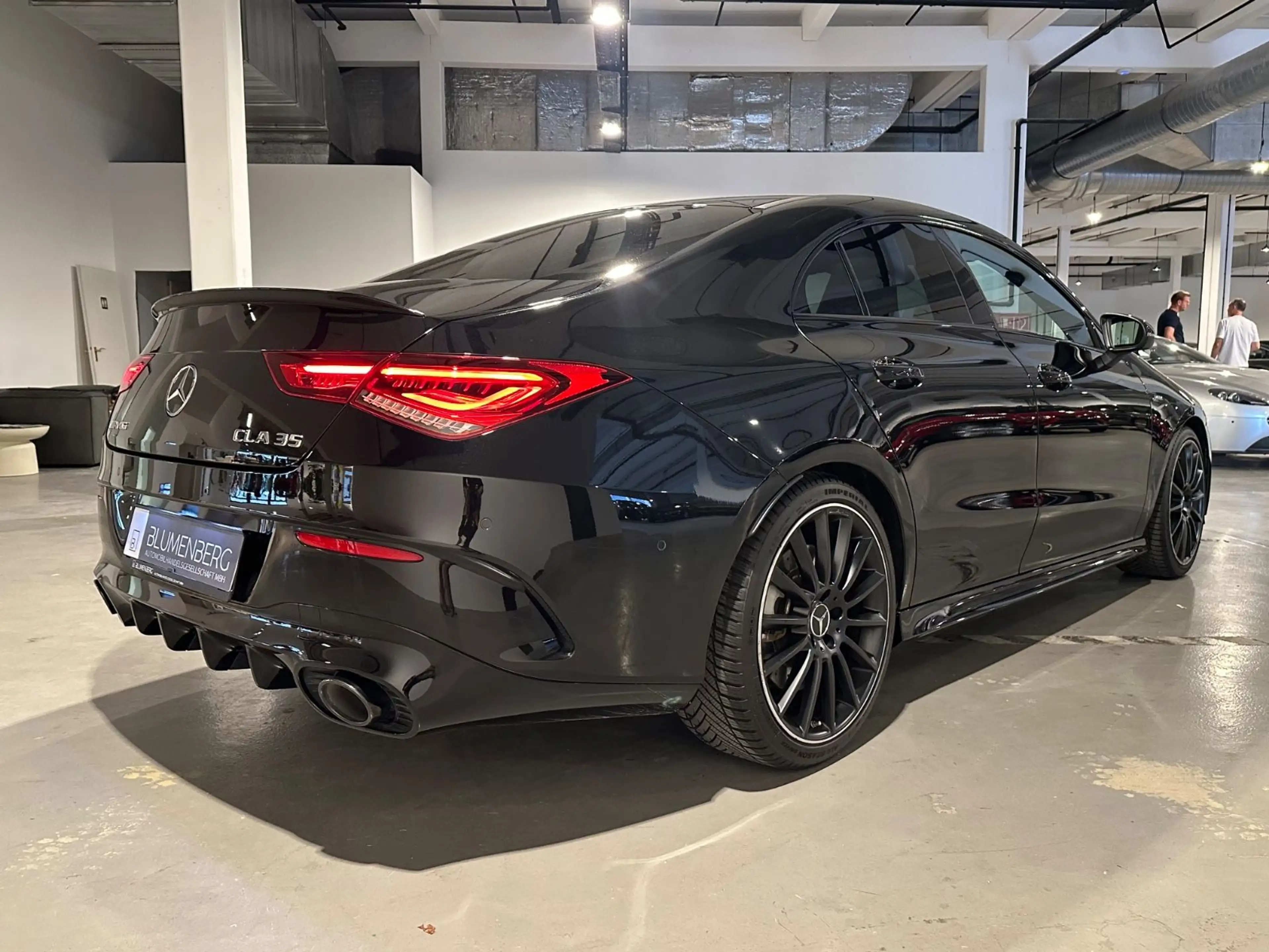 Mercedes-Benz CLA 35 AMG 4Matic *Pano,Night-Paket,Multibeam* — photo 3