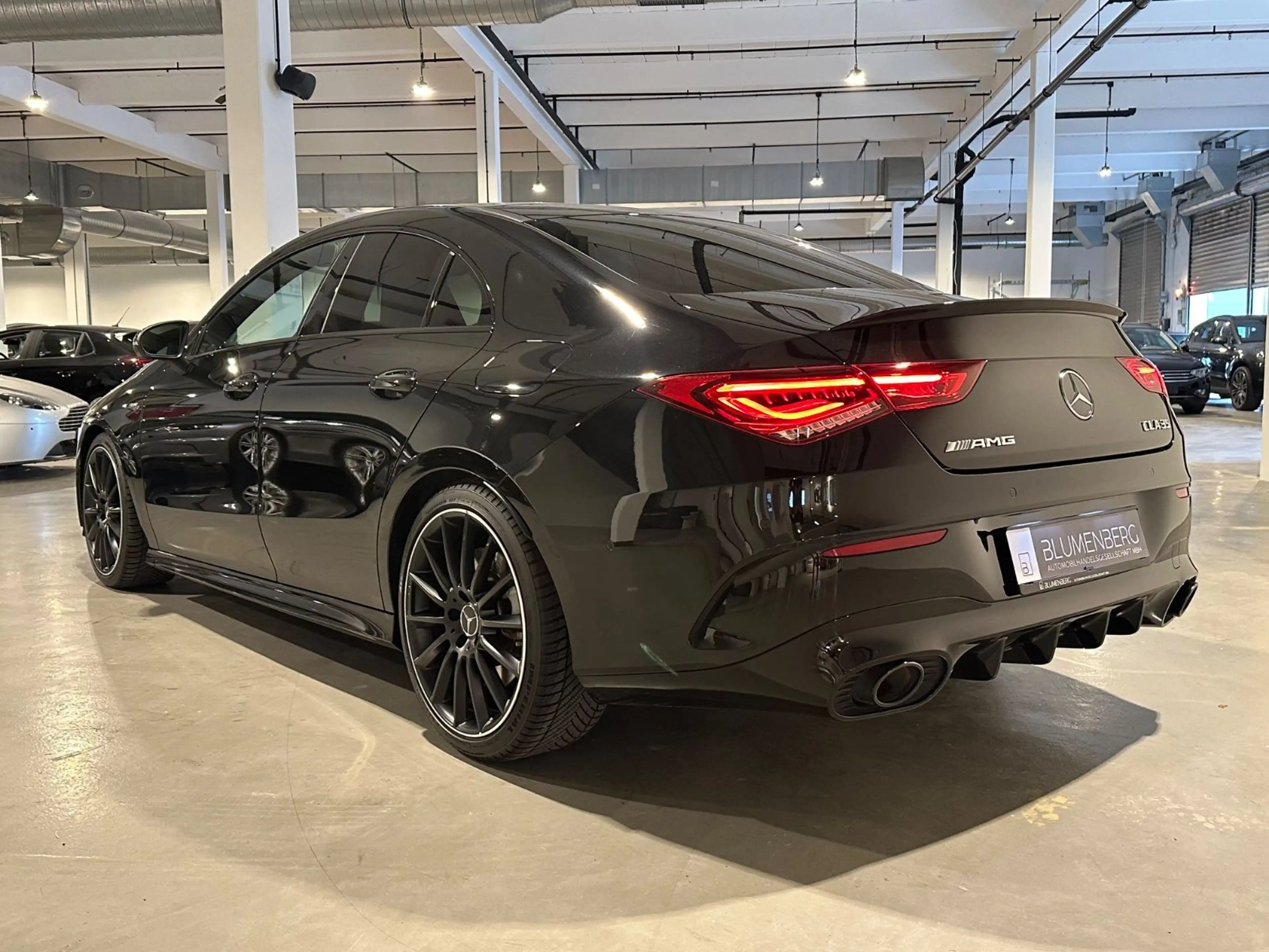 Mercedes-Benz CLA 35 AMG 4Matic *Pano,Night-Paket,Multibeam* — photo 4