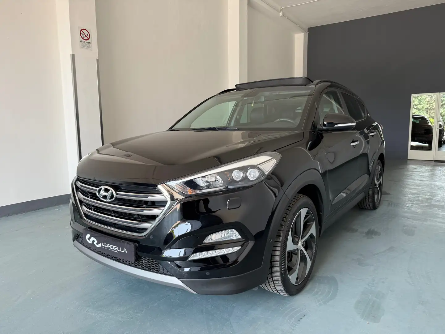 Hyundai TUCSON Tucson II 2015 2.0 crdi Xpossible 4wd 185cv auto Nero - 1