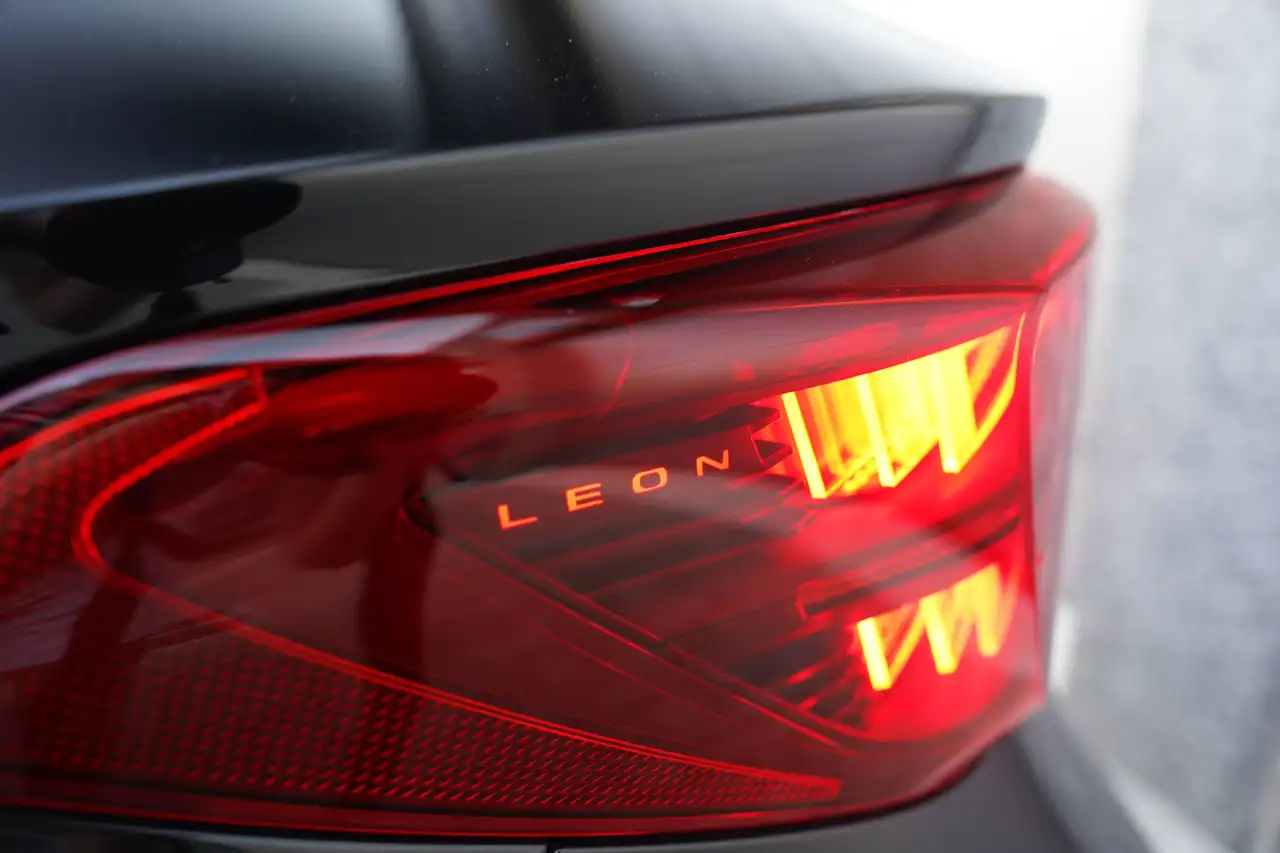 Cupra Leon 1.5 eTSI DSG * KEYLESS / CAMERA / STUURVERWARMING / ZETELVERWARMING / DODEHOEK /, миниатюра 16