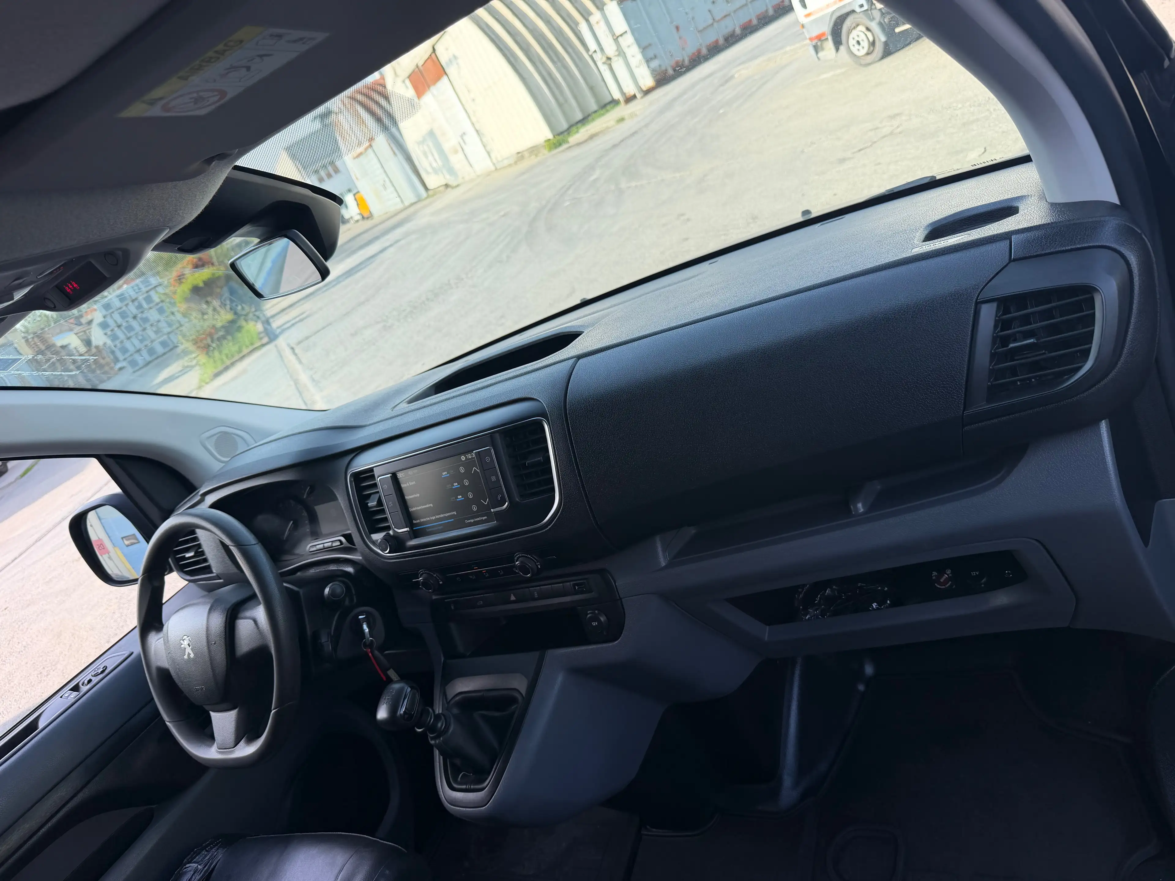 Peugeot Expert 2.0 BlueHDi L1 Compact Premium Pack S — photo 9