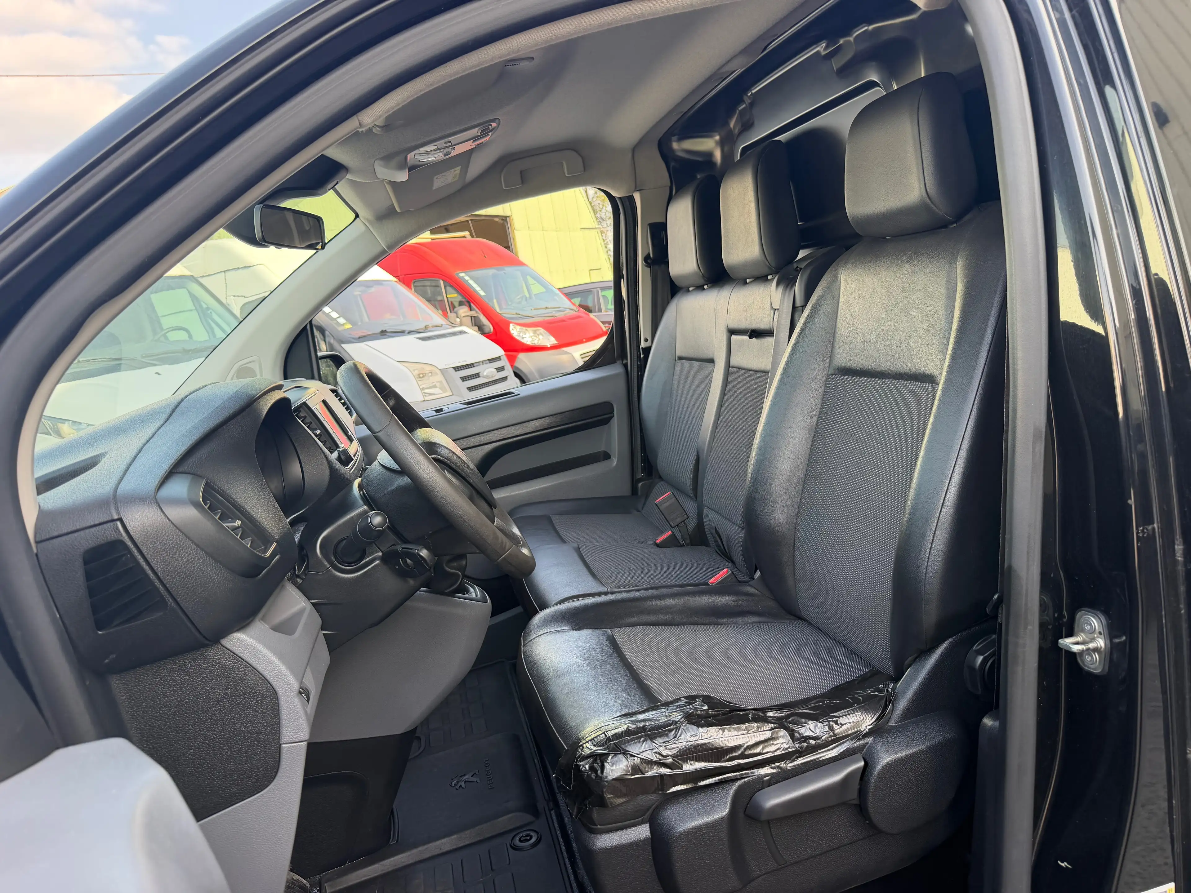 Peugeot Expert 2.0 BlueHDi L1 Compact Premium Pack S — photo 11