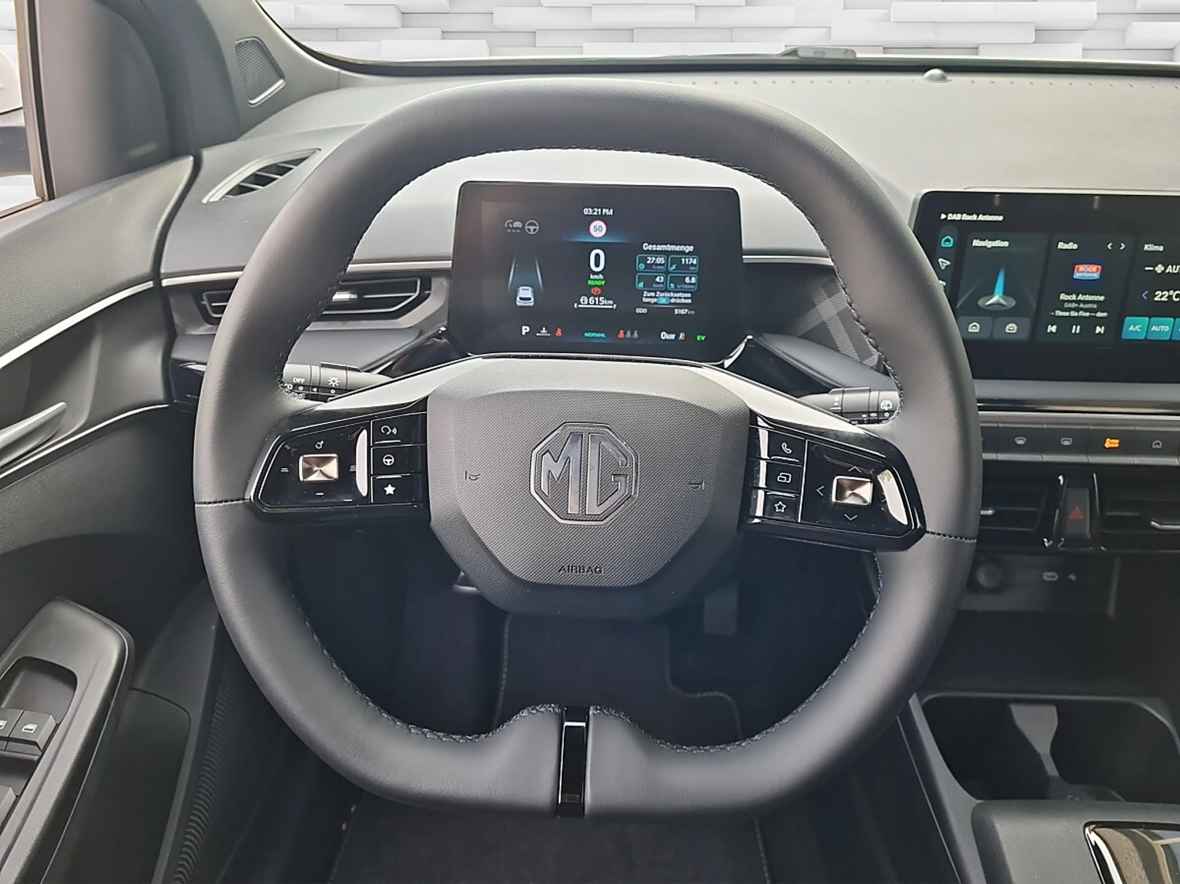 MG MG3 Hybrid+ Luxury — photo 11