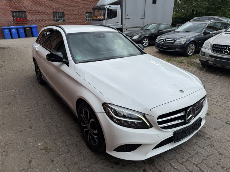 Mercedes-Benz C 220 t d Avantgarde Navi LED Kamera AHK — photo 2