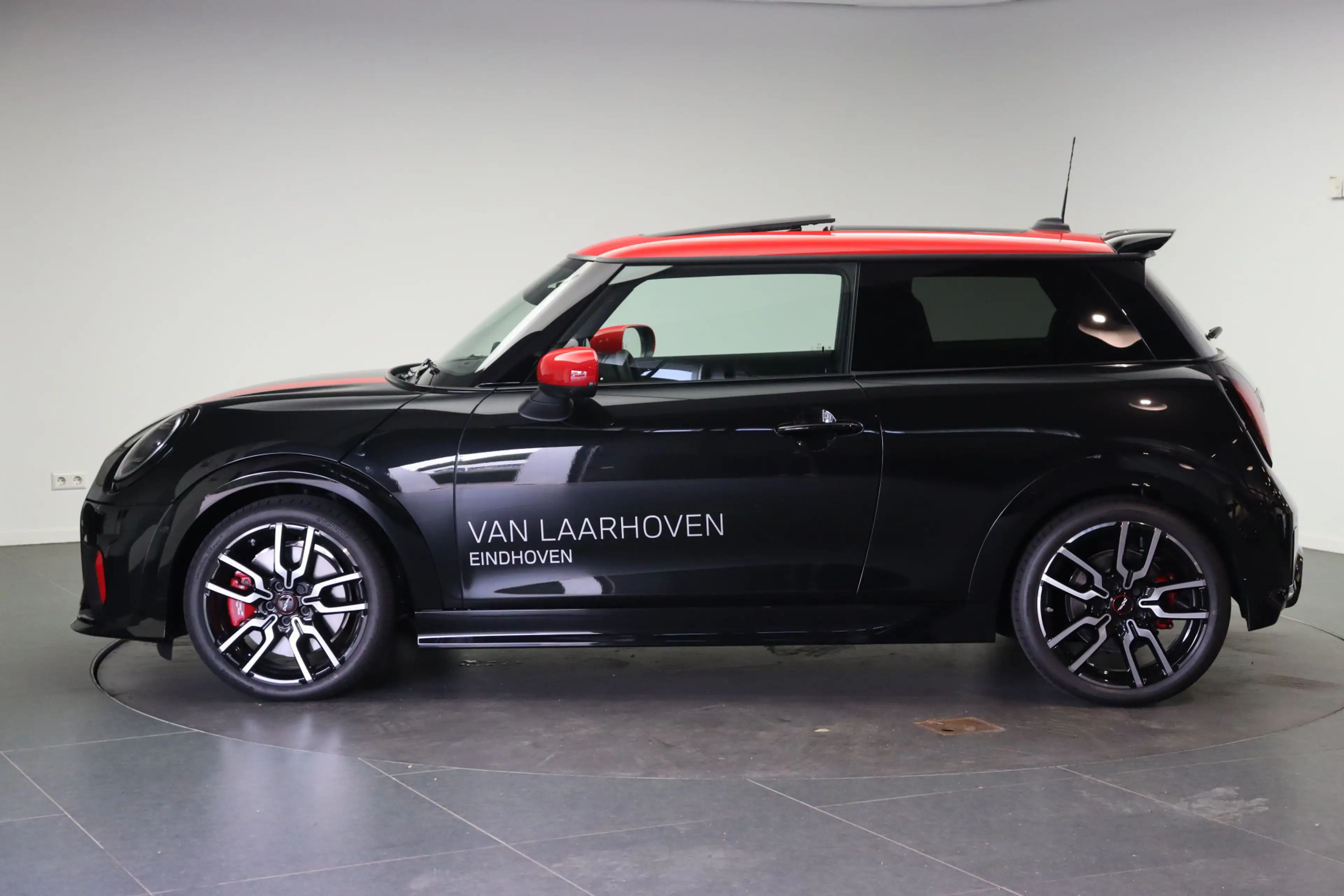 MINI John Cooper Works Hatchback Automaat / Pakket XL / 18" JCW Lap Spoke — photo 2