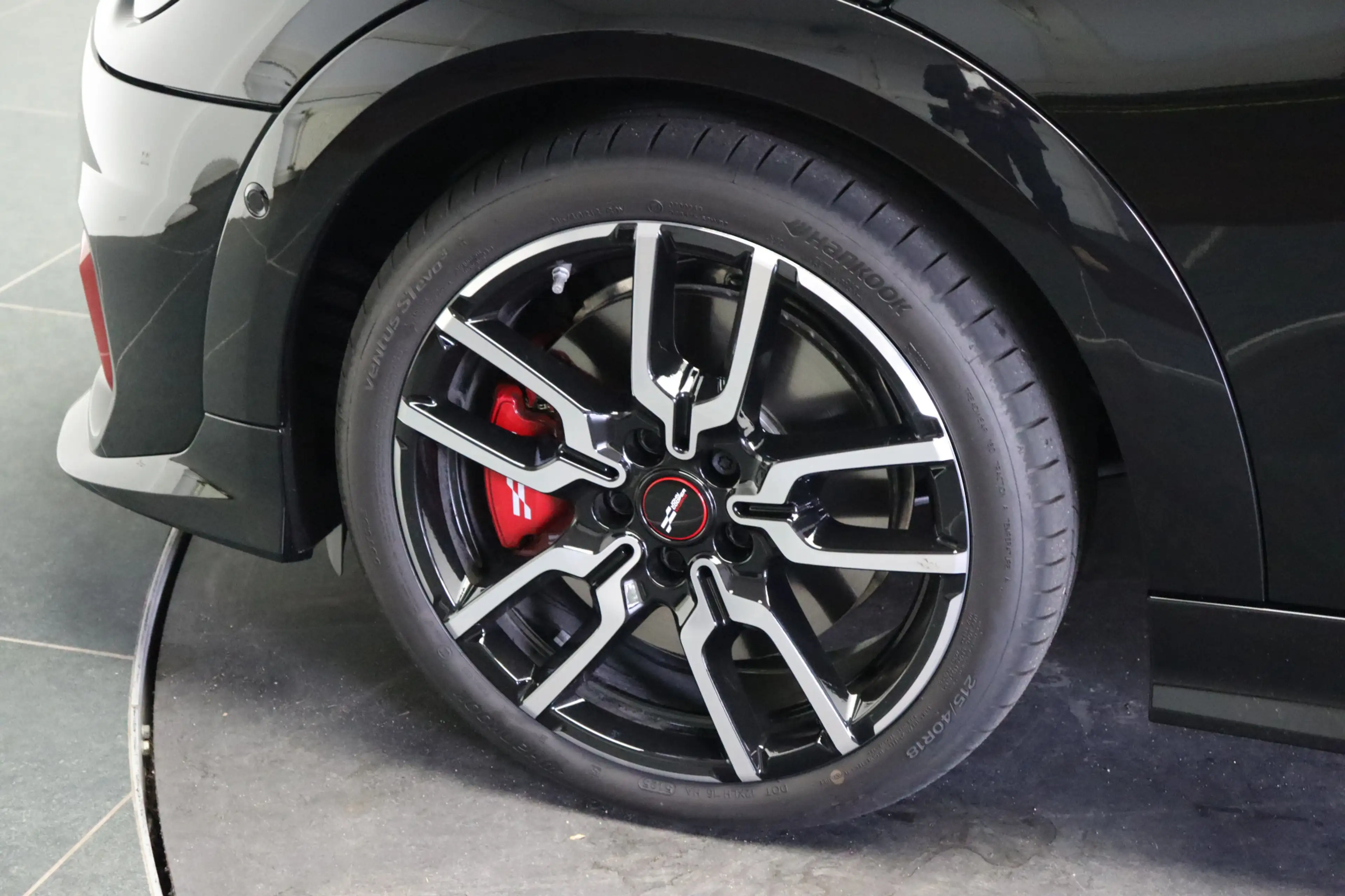 MINI John Cooper Works Hatchback Automaat / Pakket XL / 18" JCW Lap Spoke — photo 6
