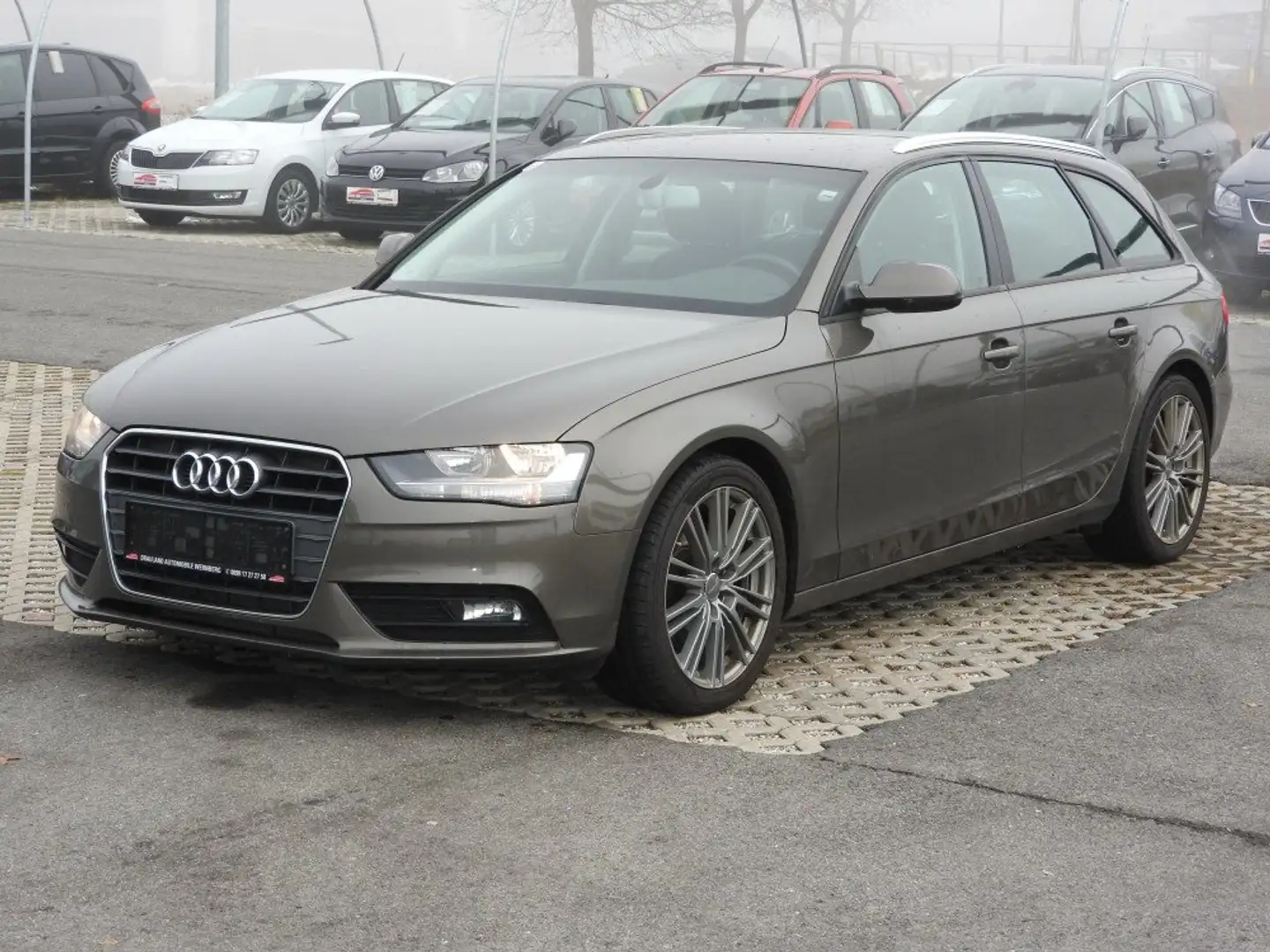 Audi A4 Avant 2,0 TDI DPF +Navi +PDC Grau - 1