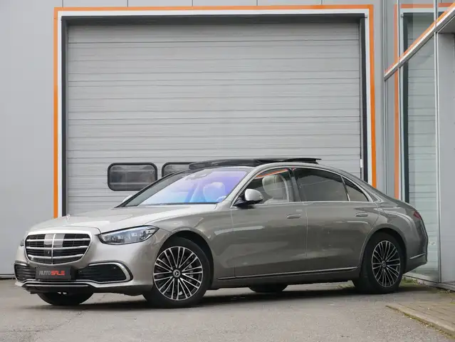 Mercedes-Benz S 580 Long e L Pano/Business class seats/Tables