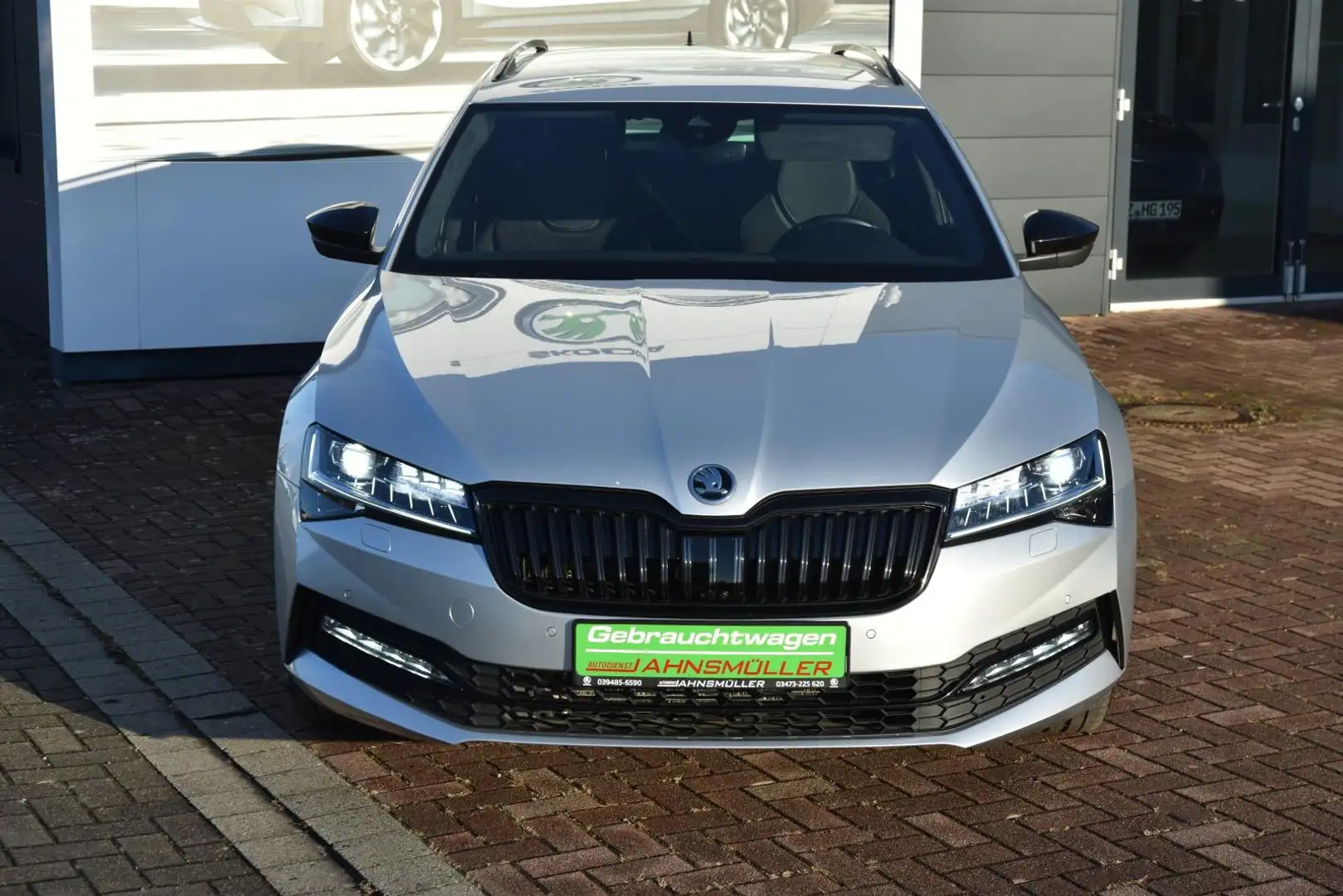 Skoda Superb 2.0TSI Sportline*Matrix*360°*ACC*Sthz.*AHK Silber - 2