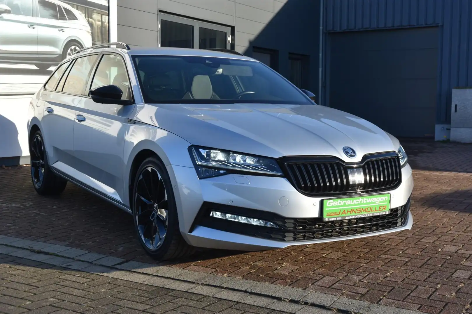 Skoda Superb 2.0TSI Sportline*Matrix*360°*ACC*Sthz.*AHK Silber - 1