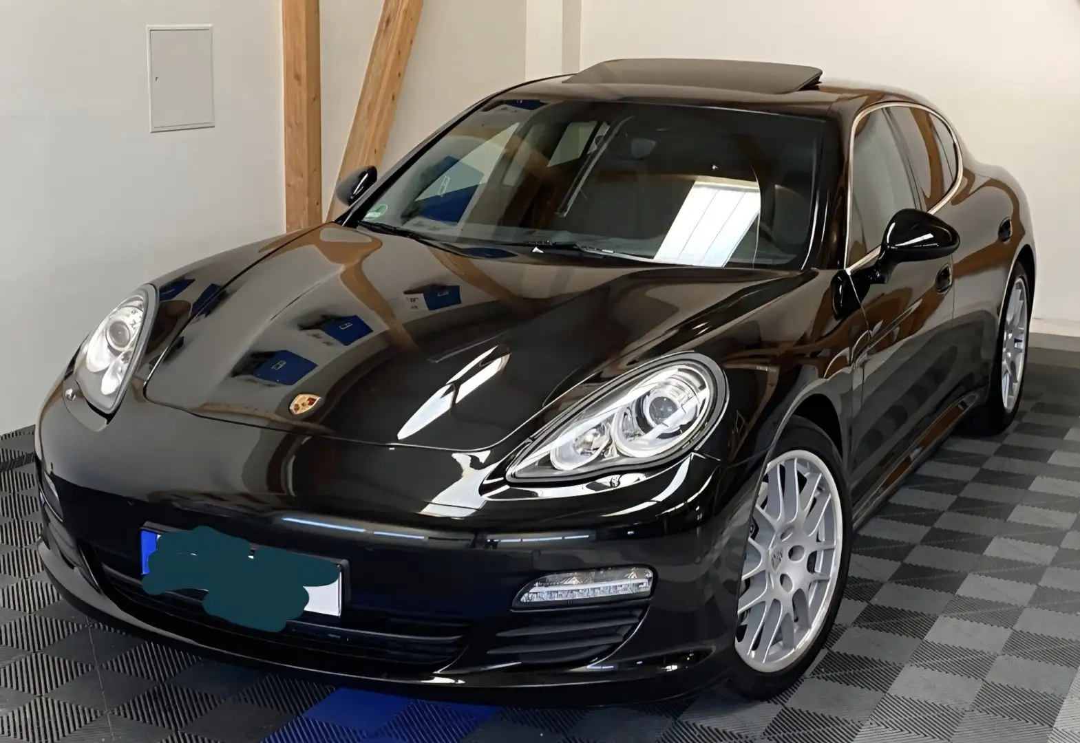 Porsche Panamera S Schwarz - 1