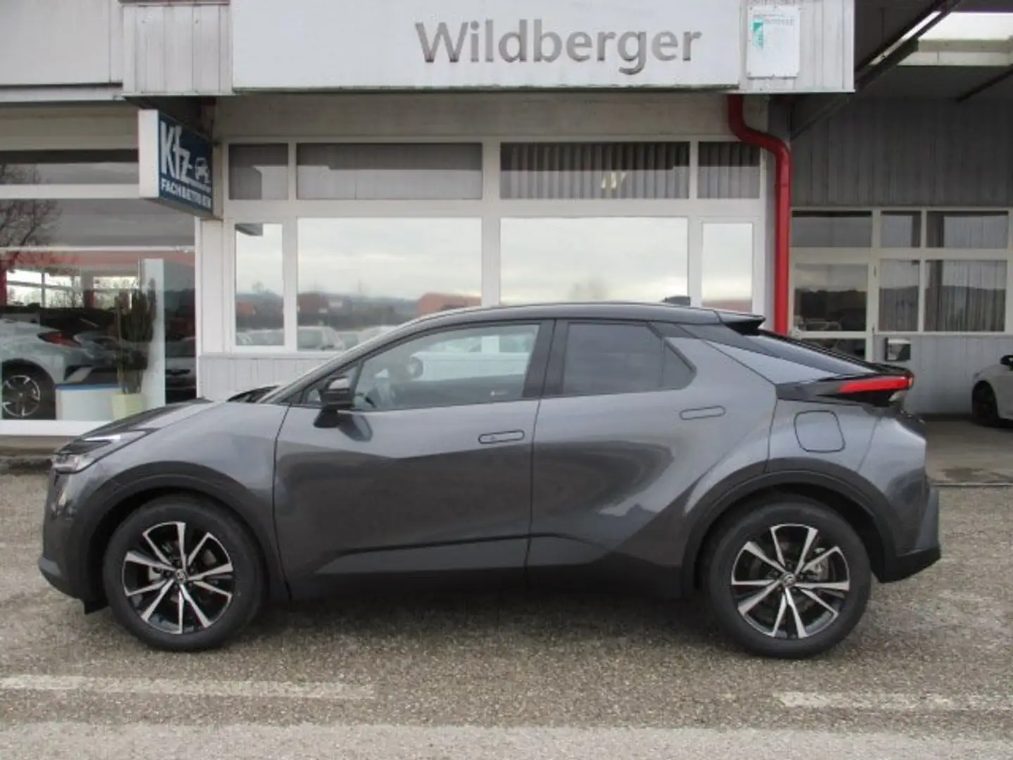 Toyota C-HR 1,8 Hybrid E-CVT Active Drive Gris - 2