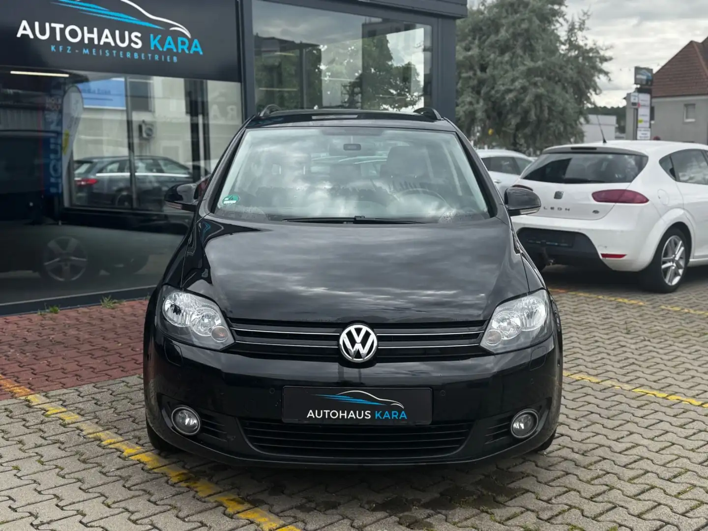 Volkswagen Golf Plus VI 2.0 TDI Team BMT Zwart - 2