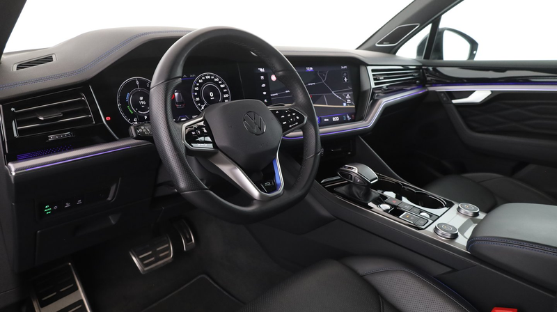 Volkswagen Touareg R eHybrid 4MOTION — photo 12