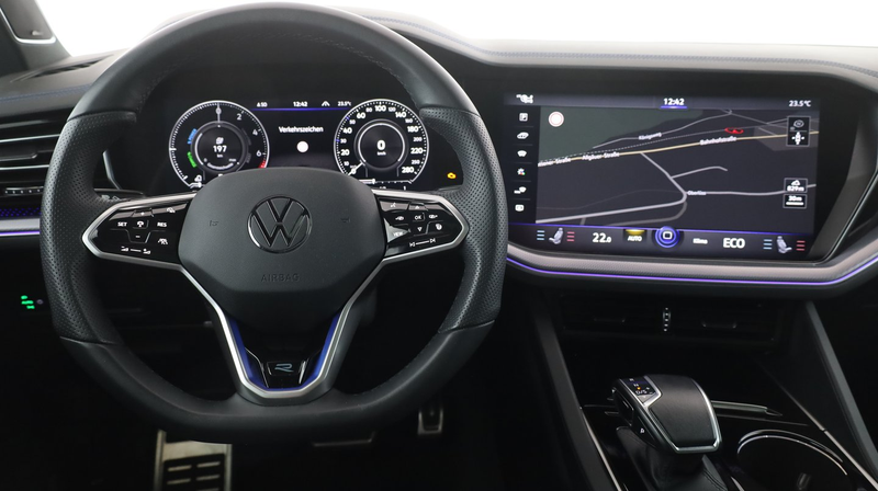 Volkswagen Touareg R eHybrid 4MOTION — photo 15