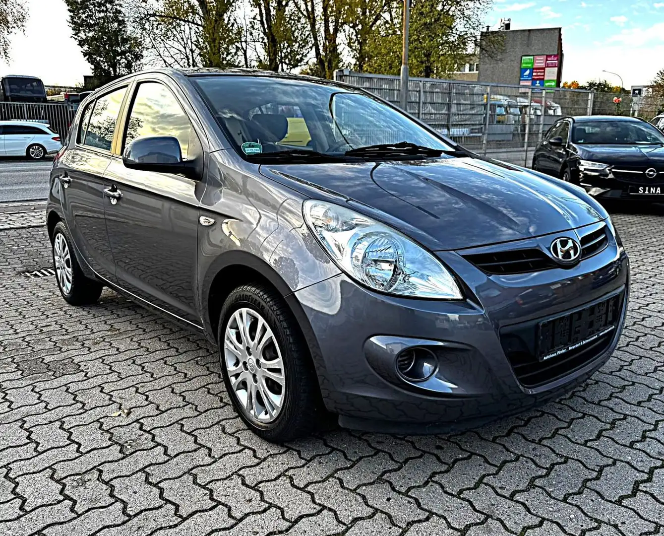 Hyundai i20 1.4 Comfort*AUTOMATIK*KLIMA* Grau - 1