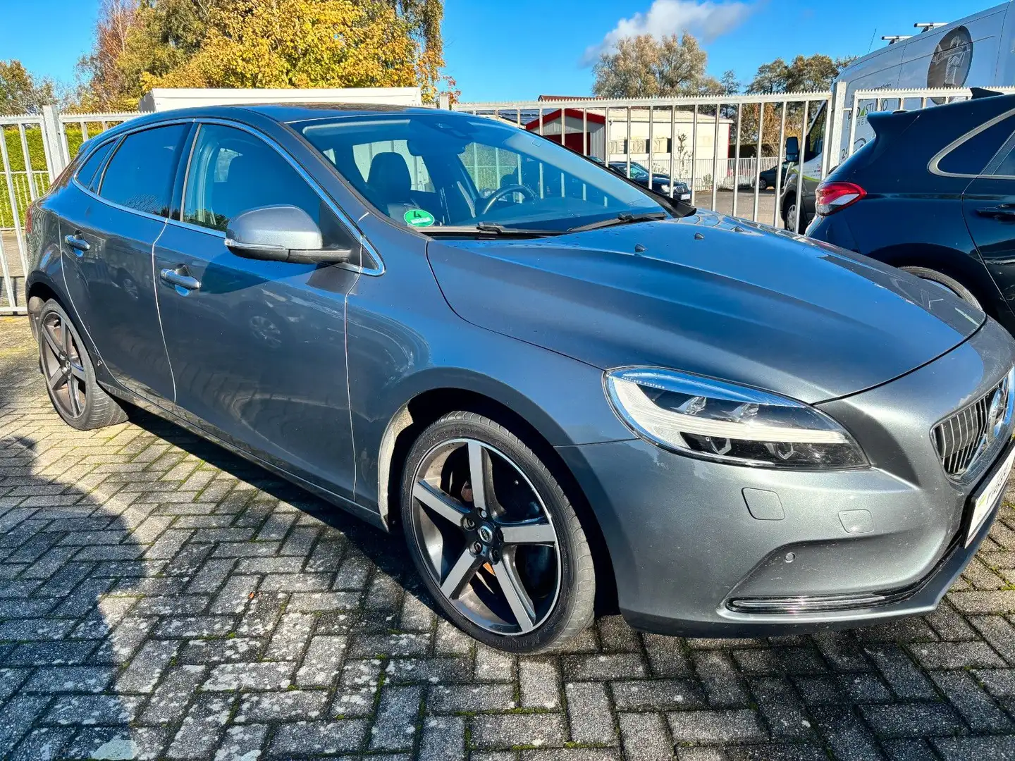 Volvo V40 Inscription Grau - 1