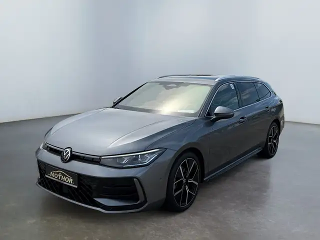 Volkswagen Passat view 2