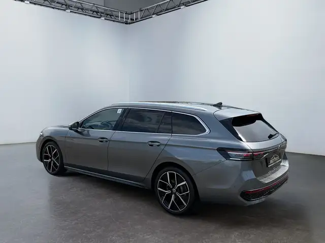 Volkswagen Passat view 4