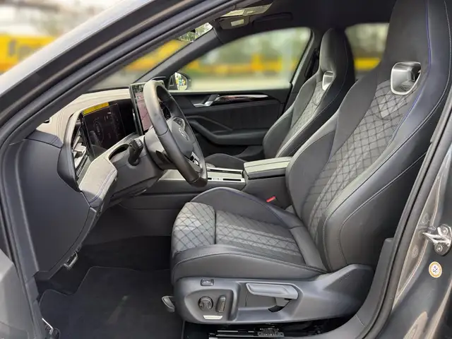 Volkswagen Passat view 7
