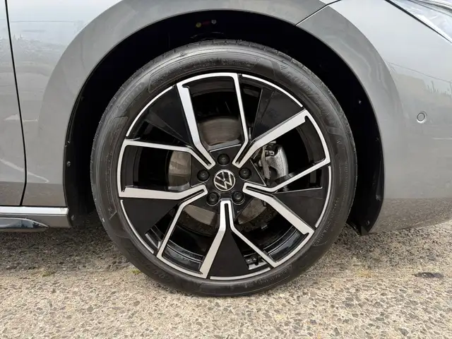 Volkswagen Passat view 15