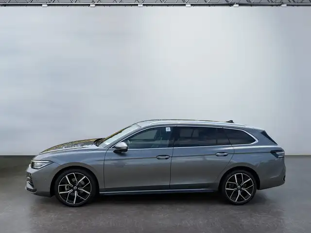 Volkswagen Passat view 3
