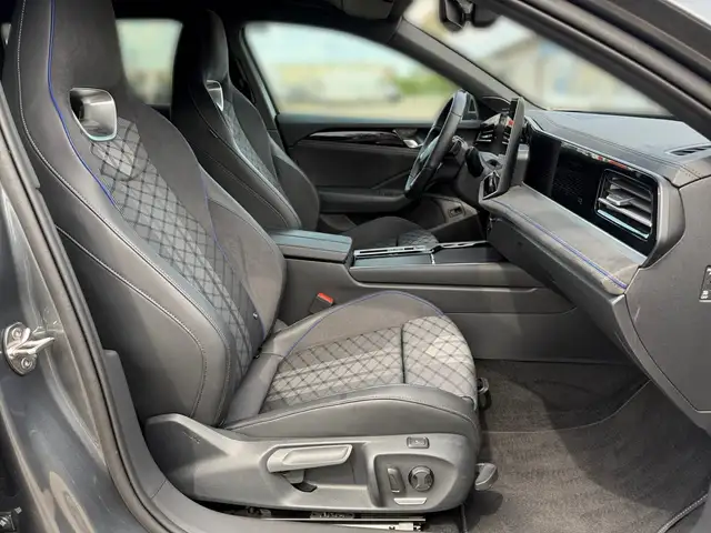 Volkswagen Passat view 10