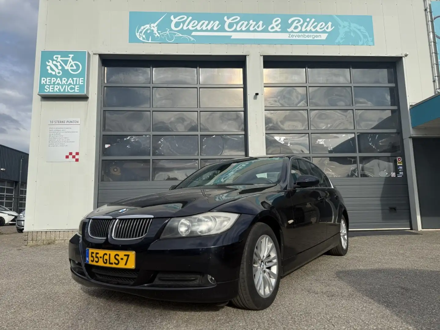 BMW 318 3-serie 318i Business Line Zwart - 1