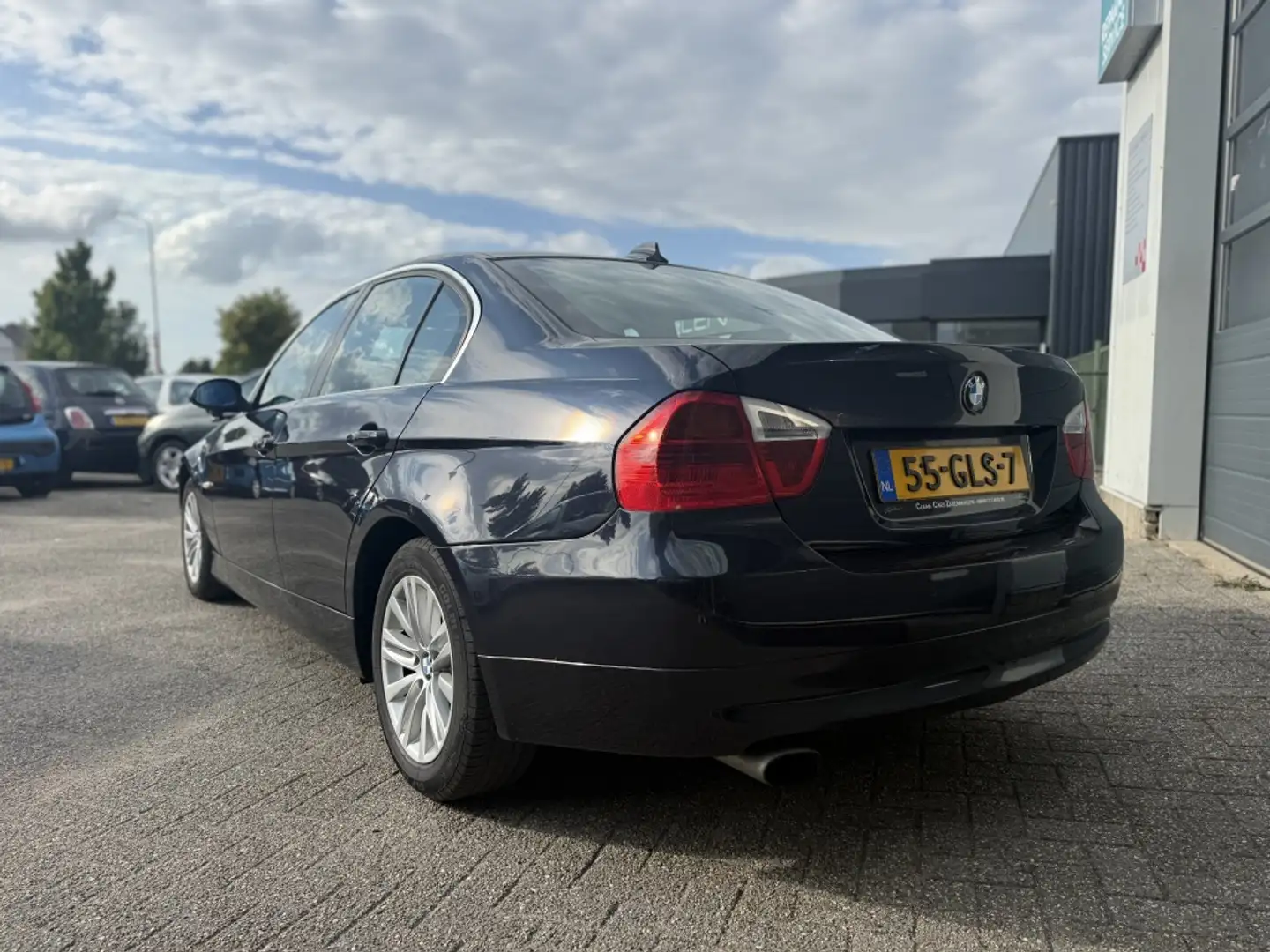 BMW 318 3-serie 318i Business Line Zwart - 2