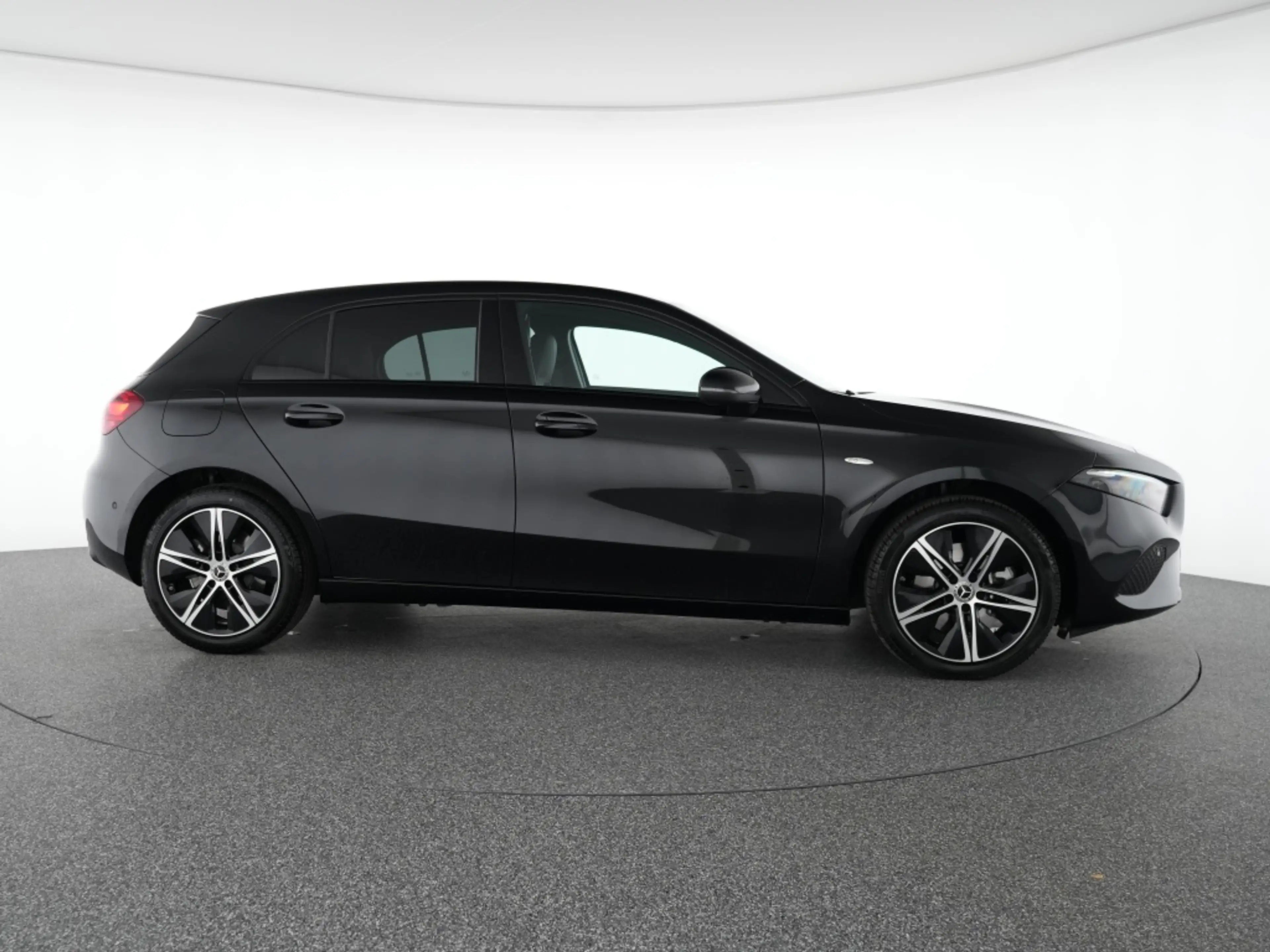 Mercedes-Benz A 250 e Progressive Night LED Kamera Automatik Nav — photo 5