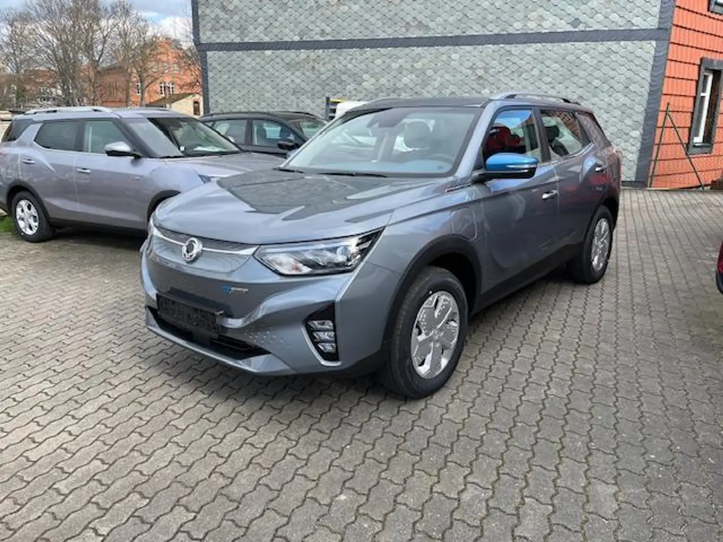 SsangYong Korando E-MOTION BRONZE+WÄRMEPUMPE+7J.GARANTIE+ Gris - 1