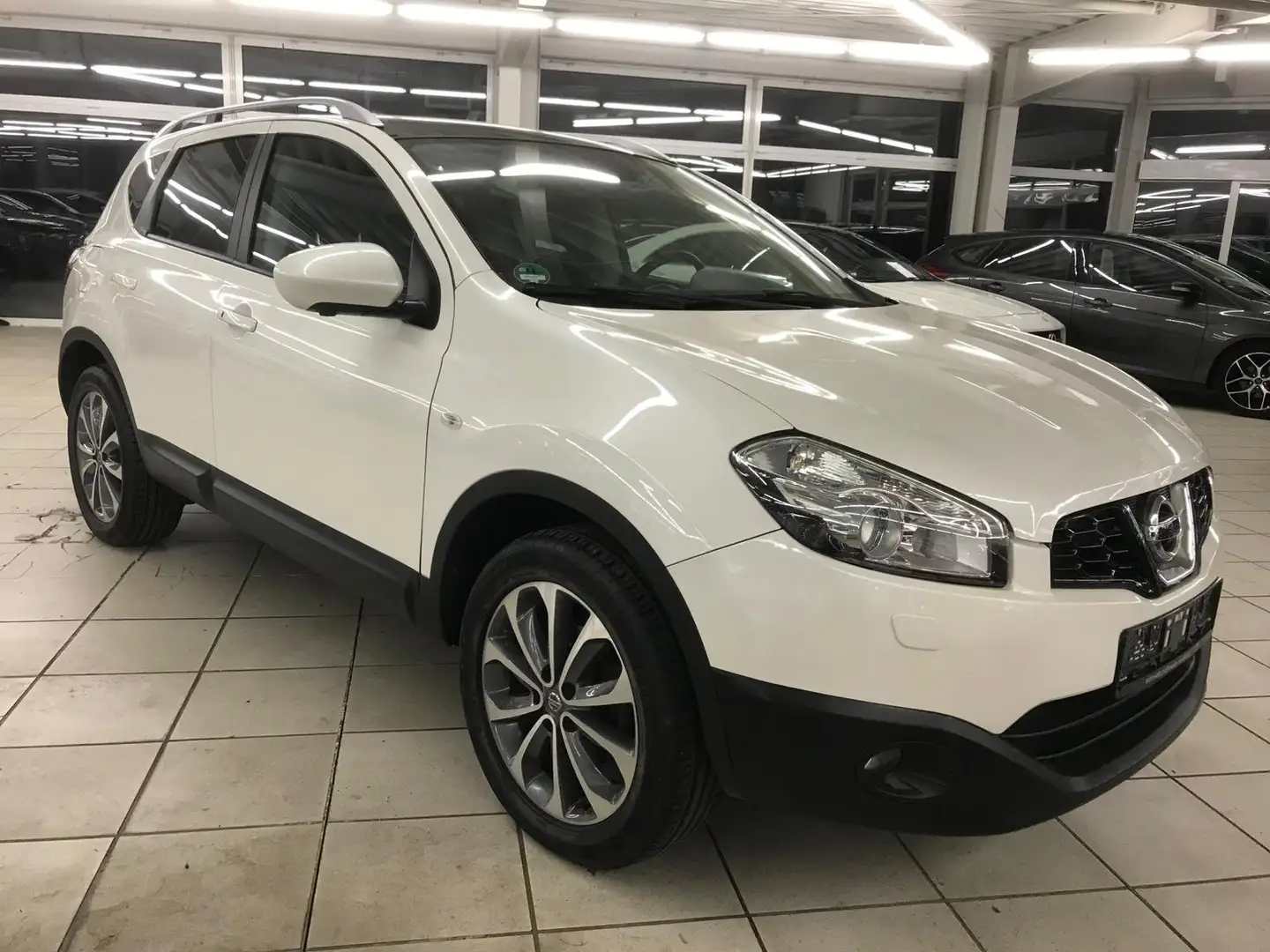 Nissan Qashqai 1.6i Automatik°Rückfahrkam°Panorama 49TKM Blanc - 2