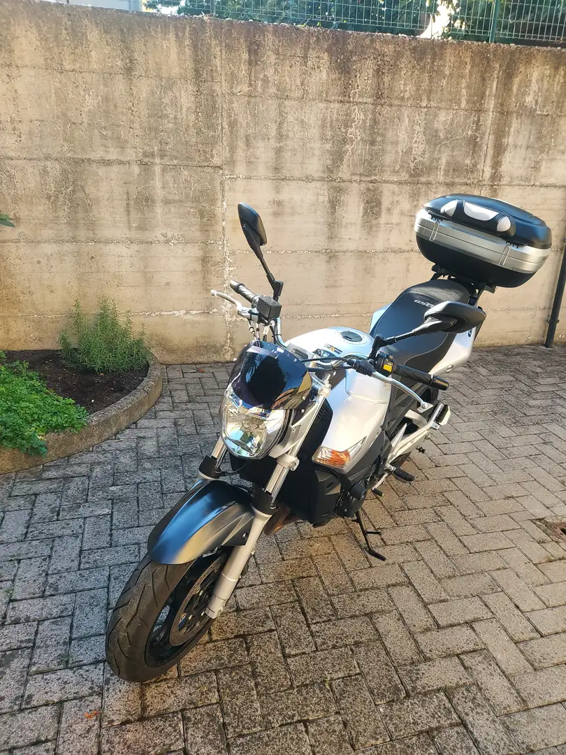 Suzuki GSR 600 naked Plateado - 1