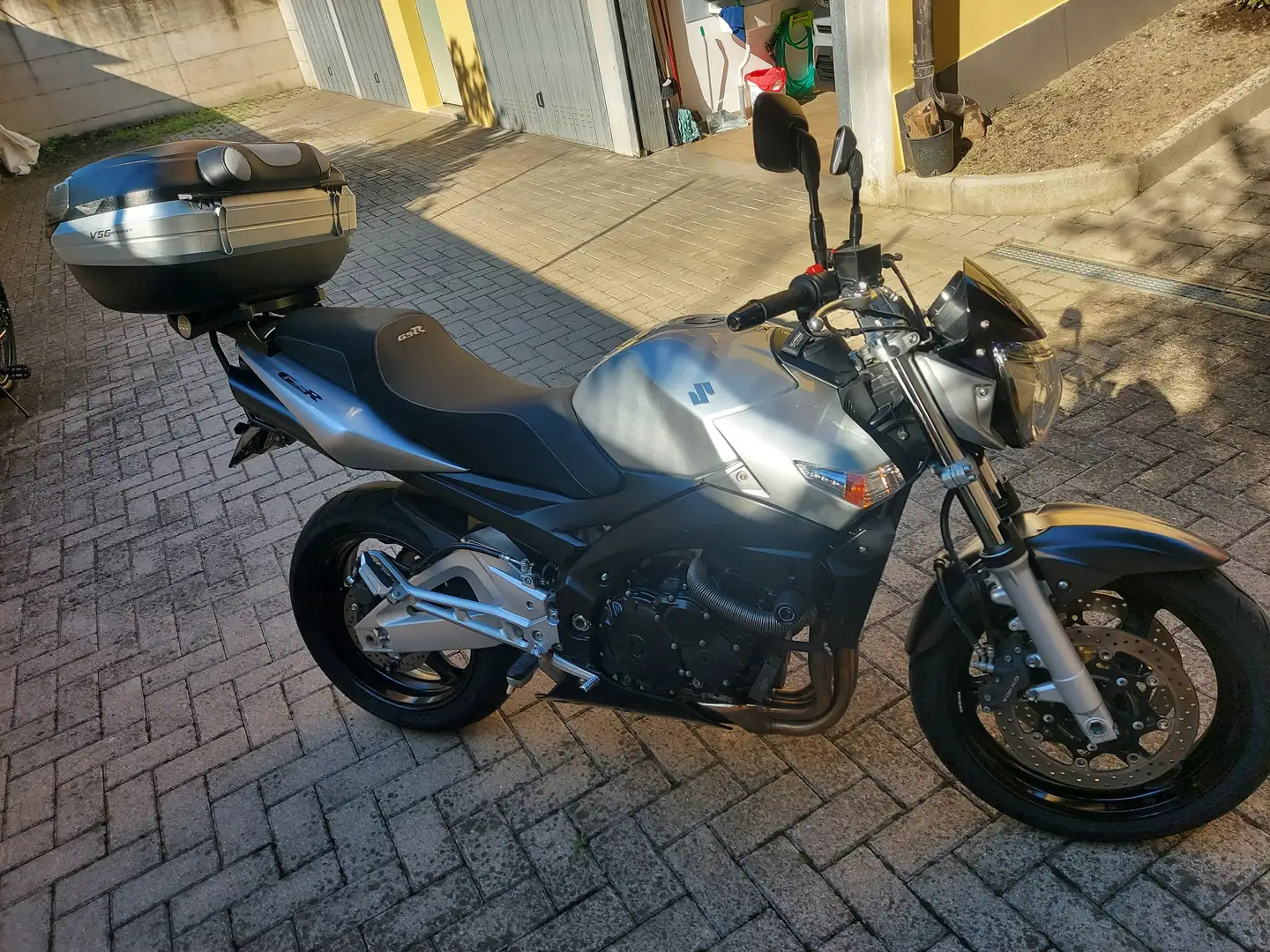 Suzuki GSR 600 naked Plateado - 2